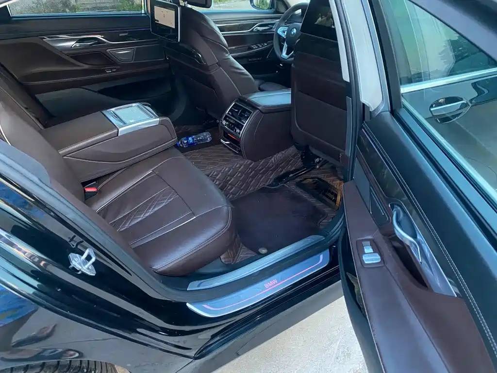 BMW 7 Series 2016 — фото 16