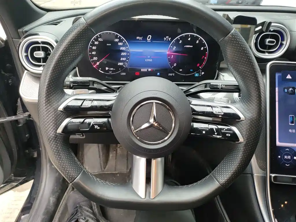 Mercedes-Benz C-Class 2023 — фото 11