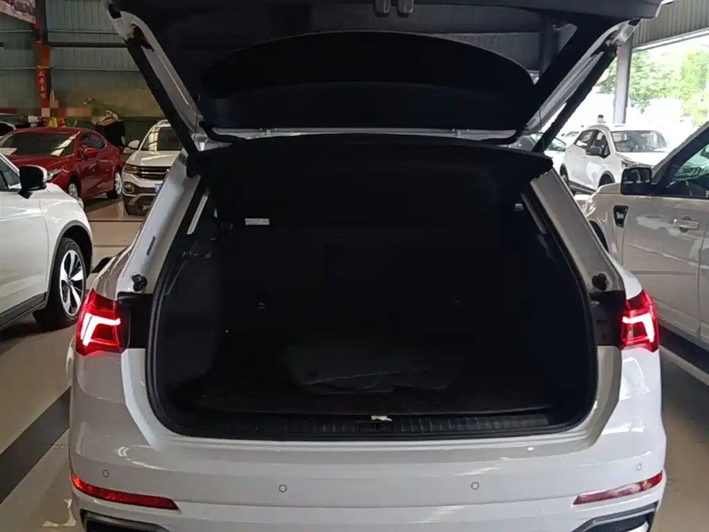 Audi Q3 2020 — фото 19