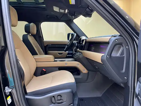 Land Rover Defender 2025