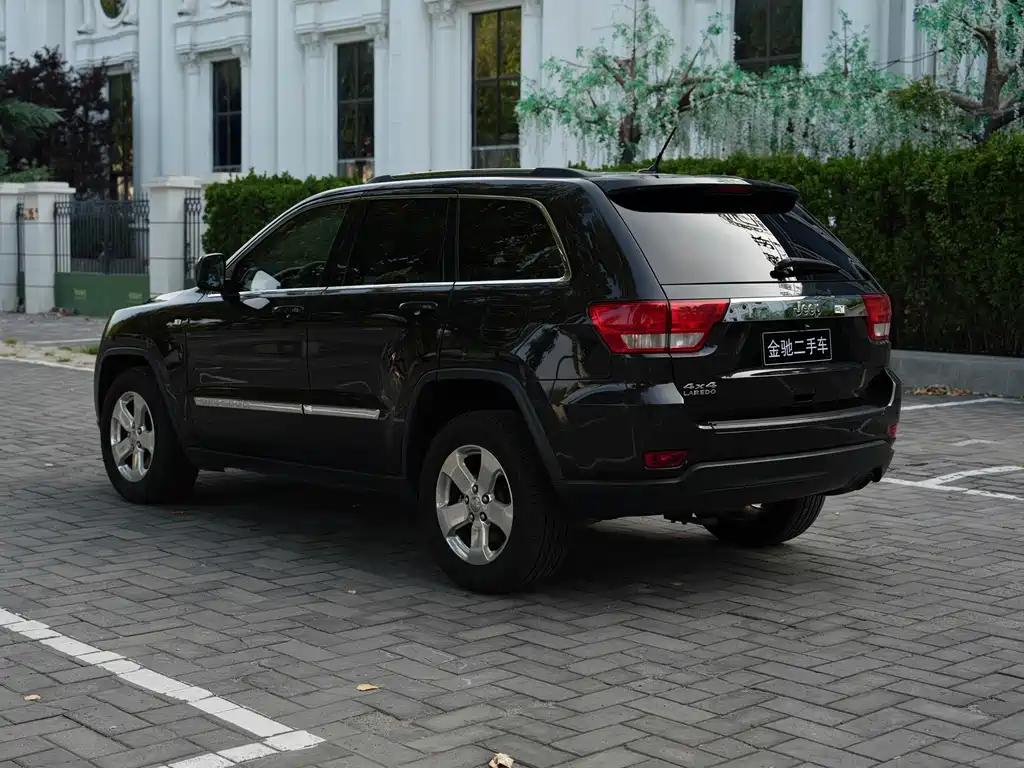 Jeep Grand Cherokee 2012 — фото 7