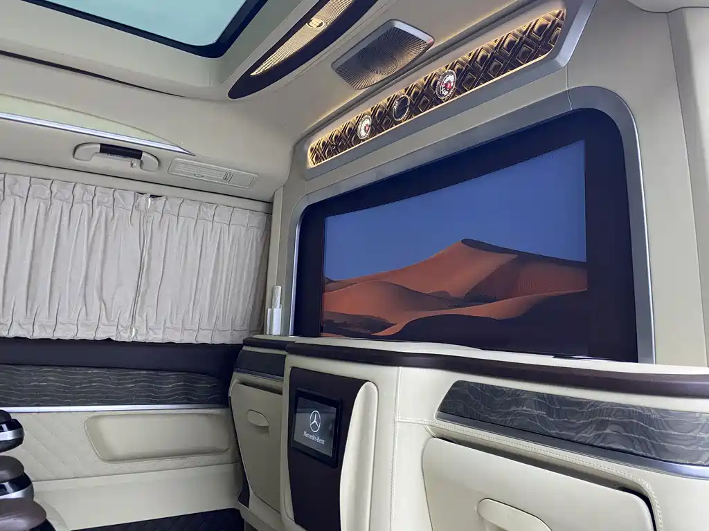 Mercedes-Benz V-Class 2020 — фото 21