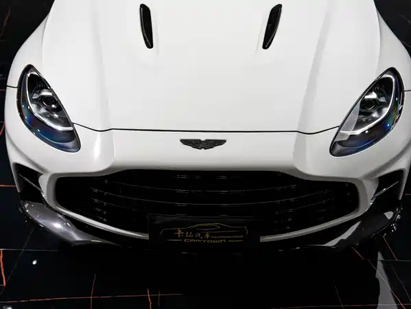 Aston Martin DBX 2023