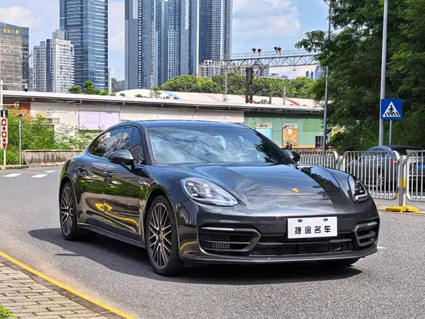 Porsche Panamera 2023