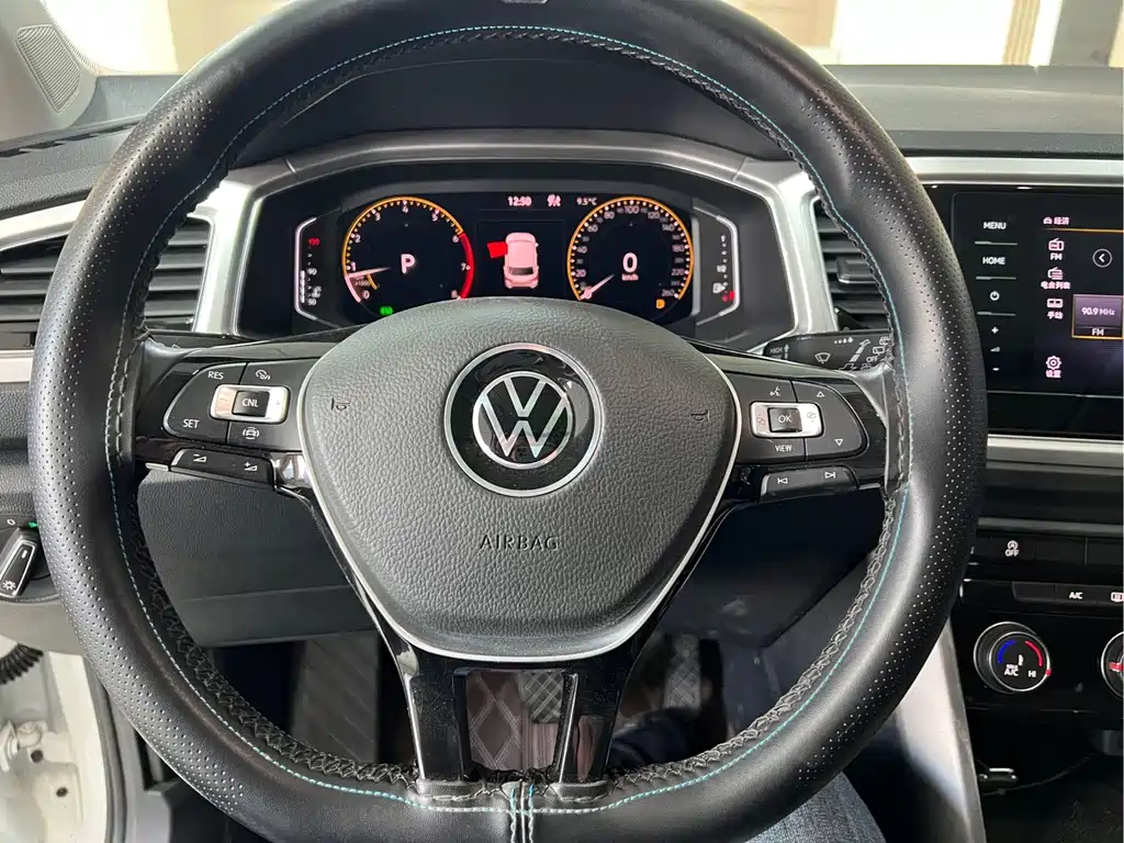 Volkswagen T-Roc 2022 — фото 9