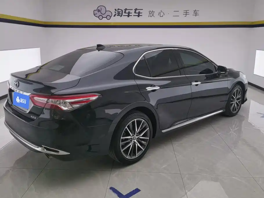 Toyota Camry 2023 — фото 3