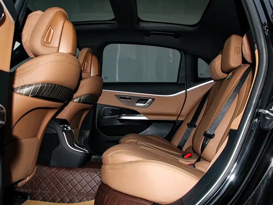 Mercedes-Benz E-Class 2025 — фото 19