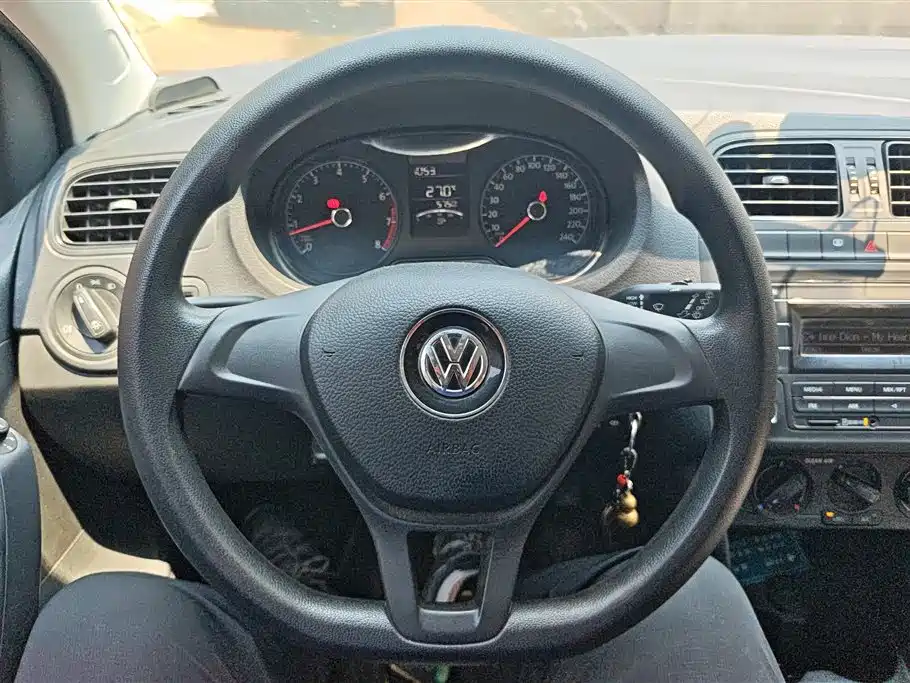Volkswagen Polo 2016 — фото 15