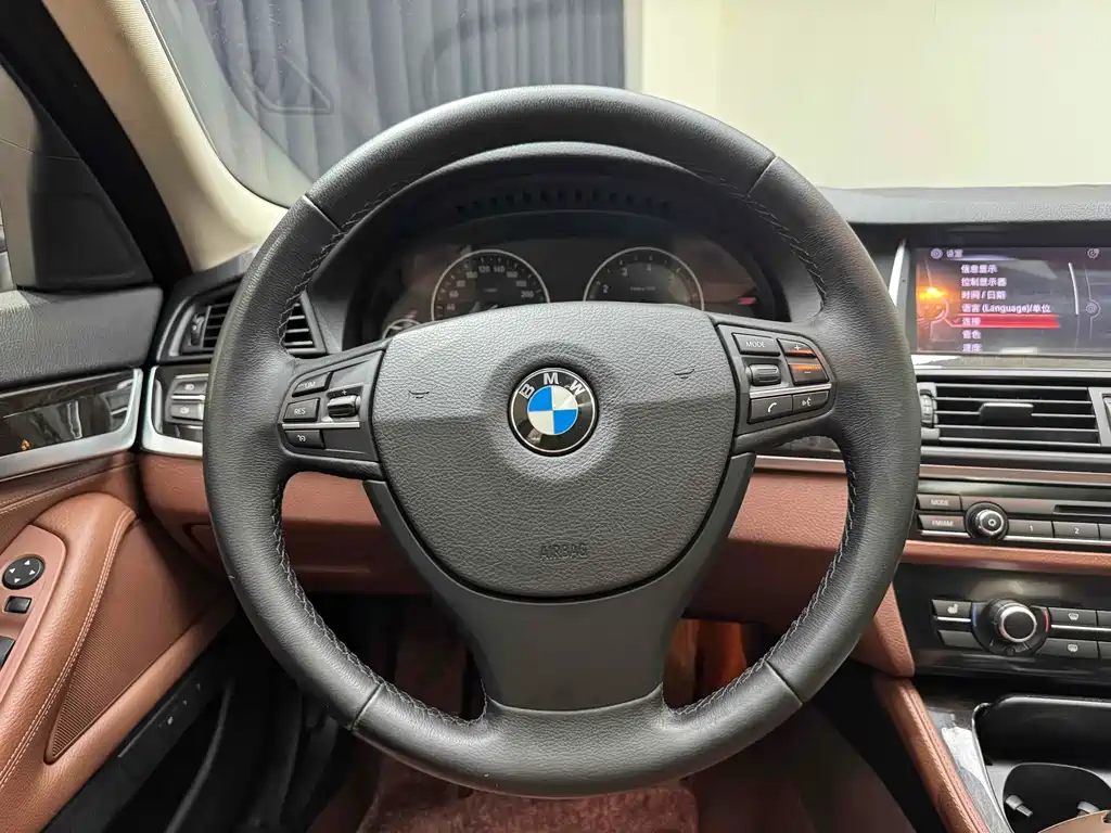 BMW 5 Series 2016 — фото 21