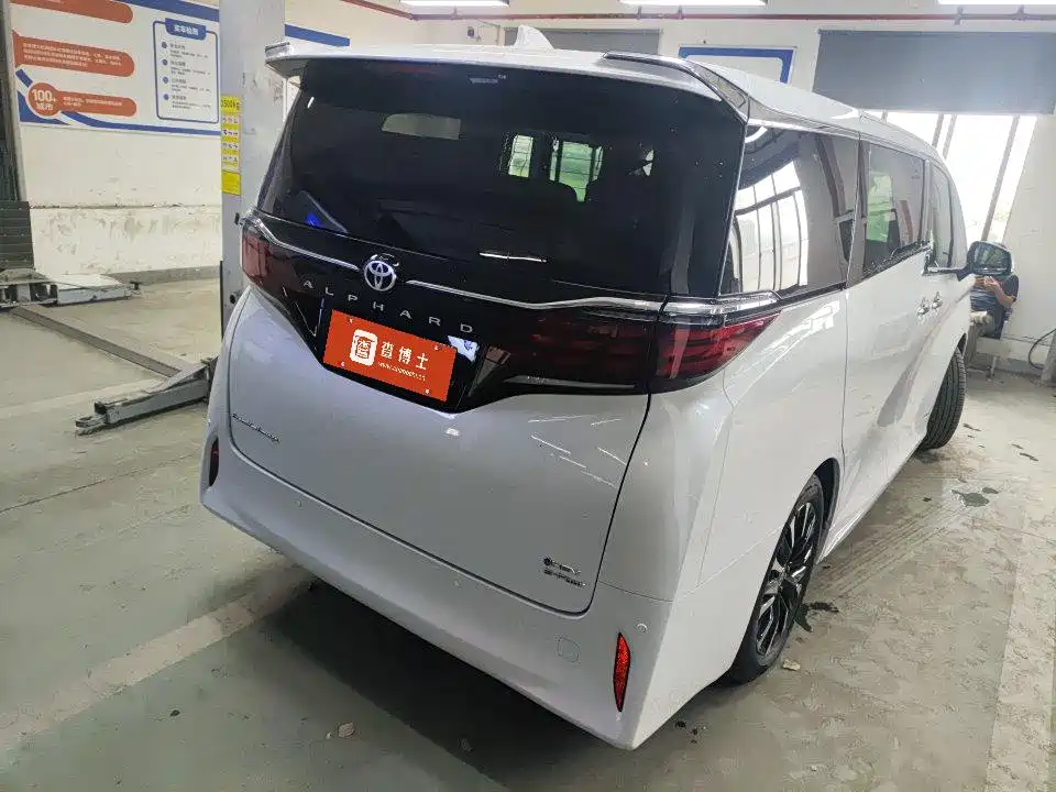 Toyota Alphard 2026 — фото 3