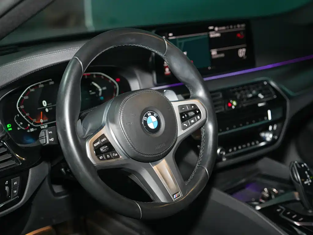 BMW 5 Series 2022 — фото 14
