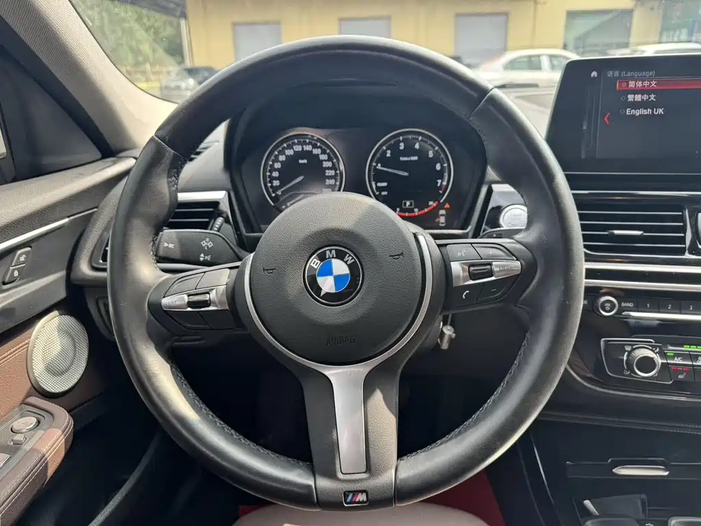 BMW 1 Series 2022 — фото 16