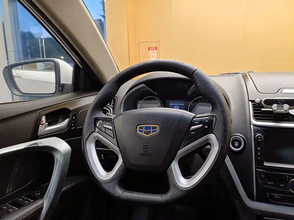 Geely Emgrand 2016 — фото 14