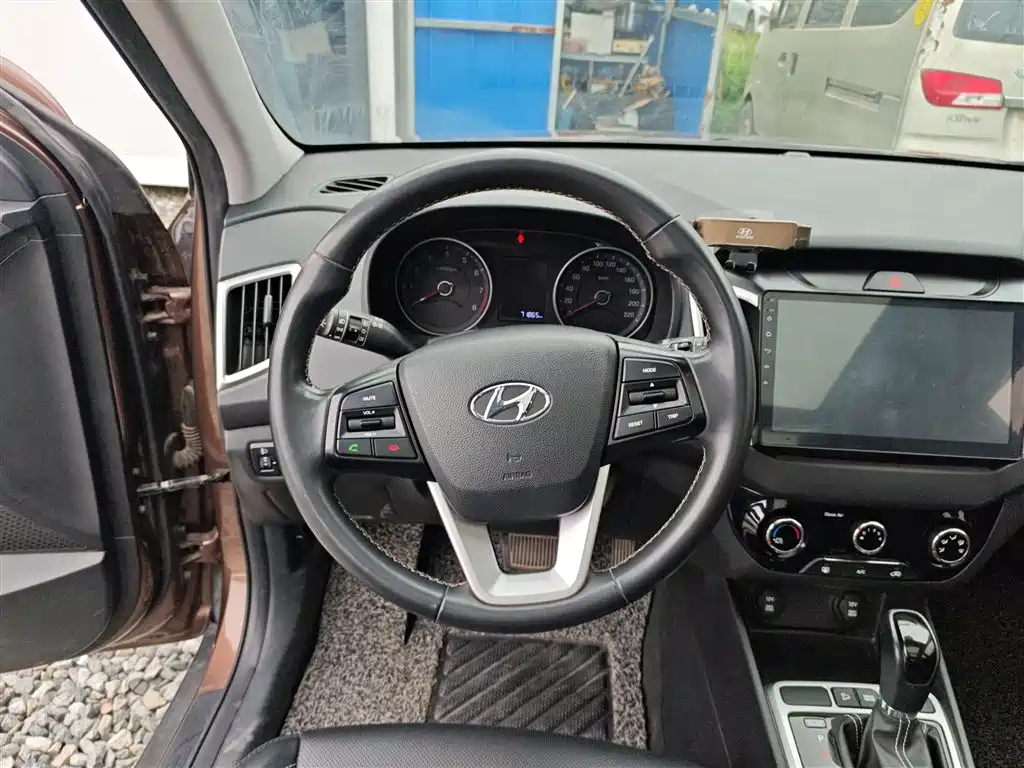 Hyundai ix25 2018 — фото 11