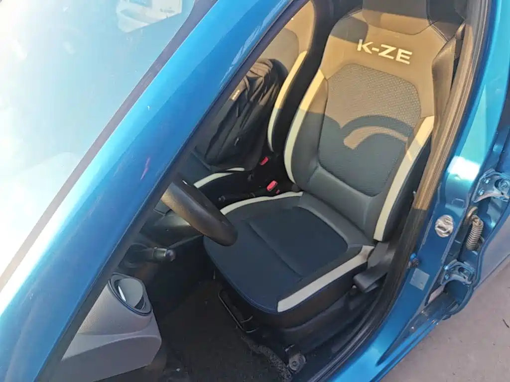 Renault Eno 2019 — фото 15