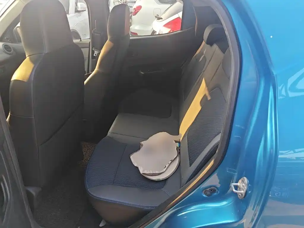 Renault Eno 2019 — фото 17
