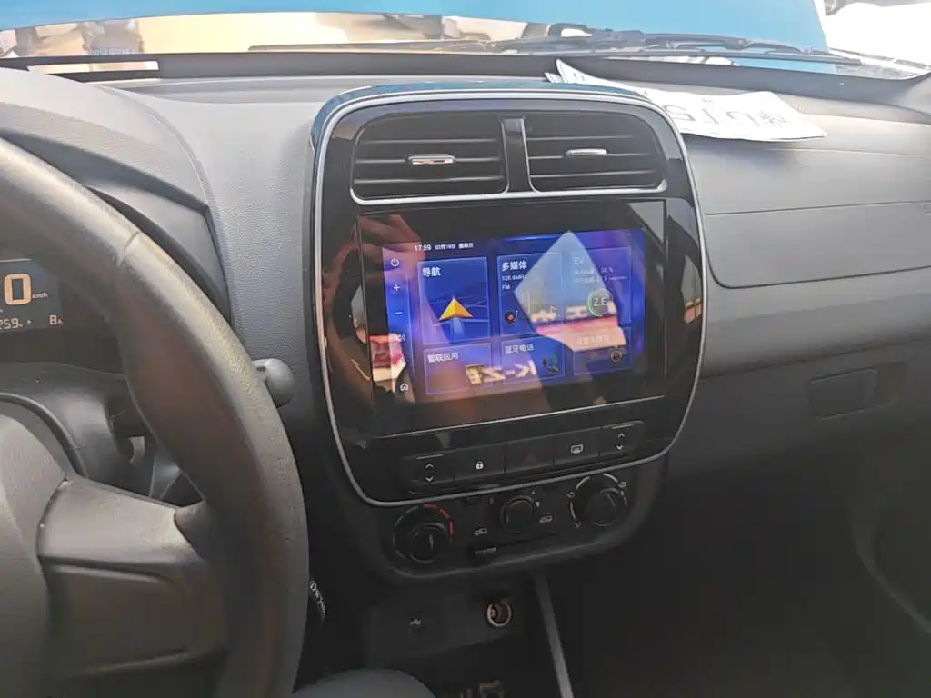 Renault Eno 2019 — фото 13