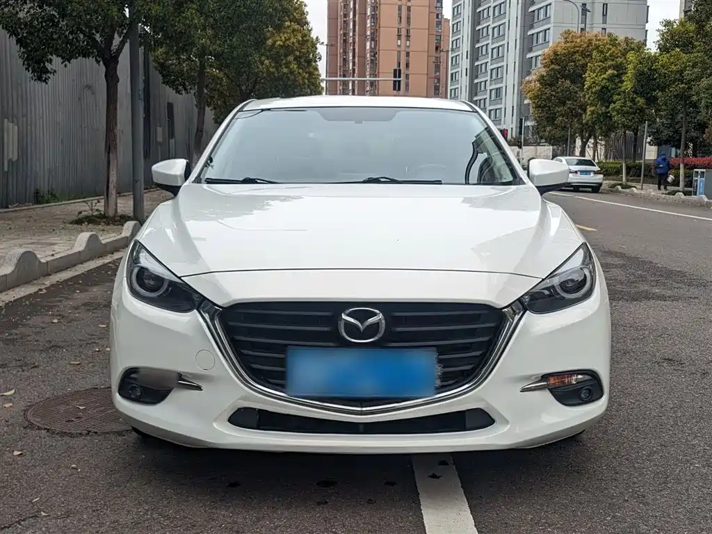 Mazda 3 Axela 2018 — фото 11