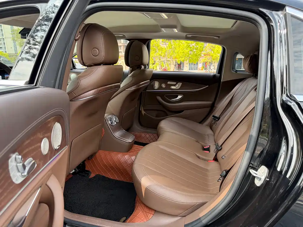 Mercedes-Benz E-Class 2021 — фото 11
