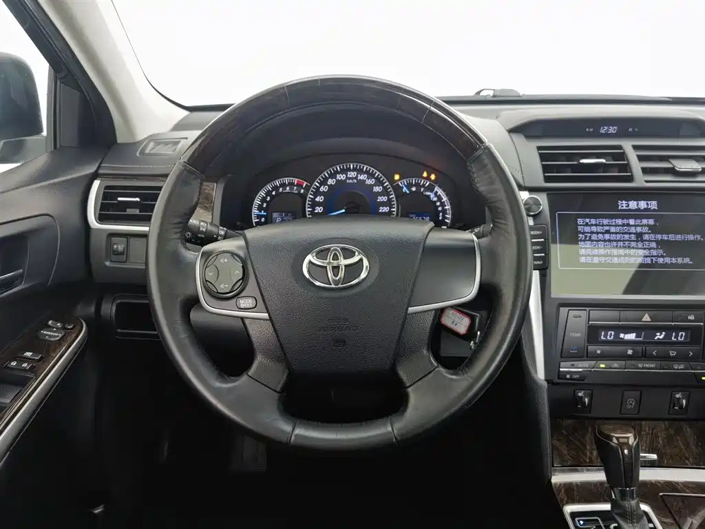 Toyota Camry 2017 — фото 11