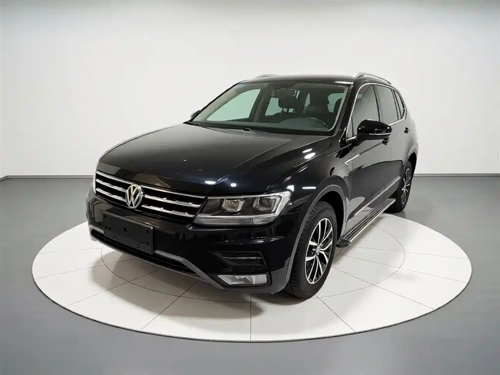 Volkswagen Tiguan L 2018 — фото 1