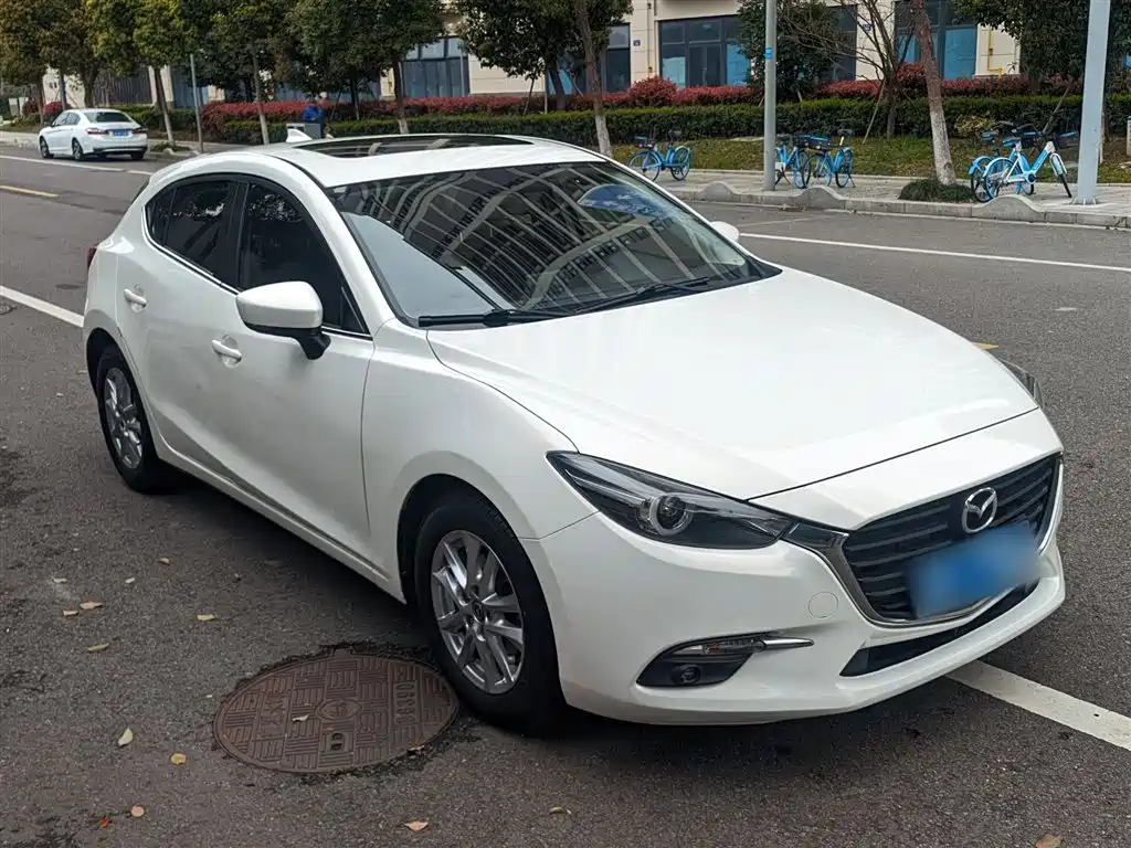 Mazda 3 Axela 2018 — фото 12
