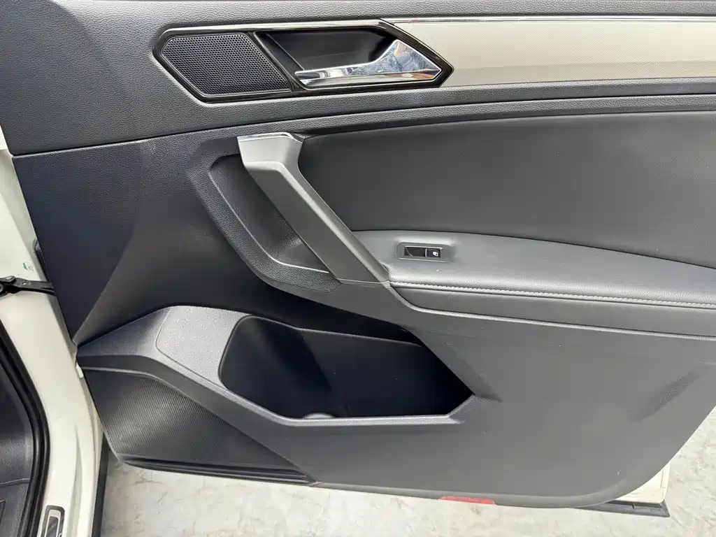 Volkswagen Tiguan L 2021 — фото 10