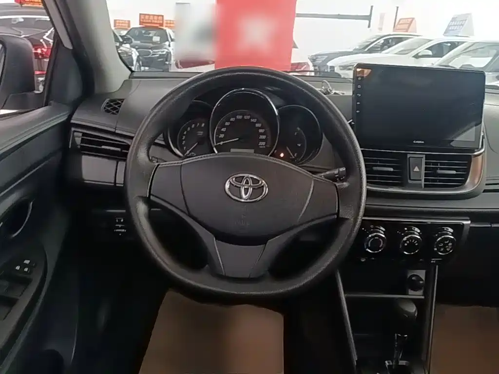 Toyota Yaris L 2021 — фото 11