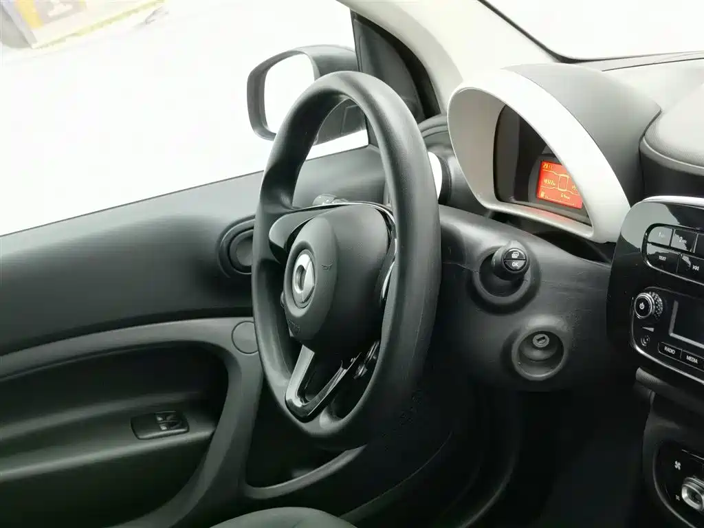 smart Fortwo 2017 — фото 22