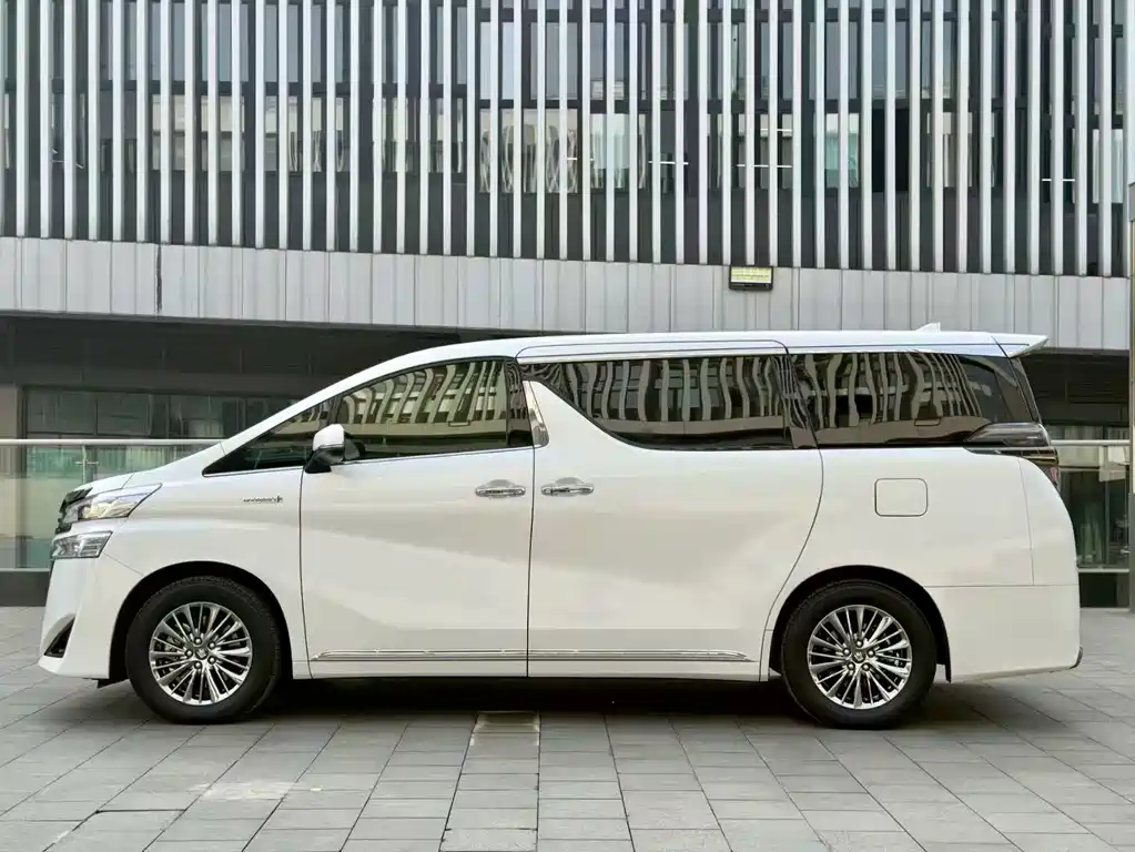 Toyota Vellfire 2023 — фото 8