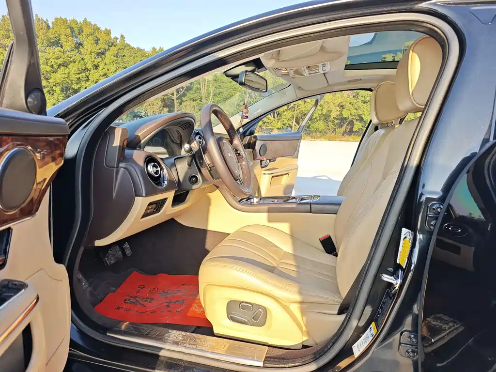 Jaguar XJ 2013 — фото 21