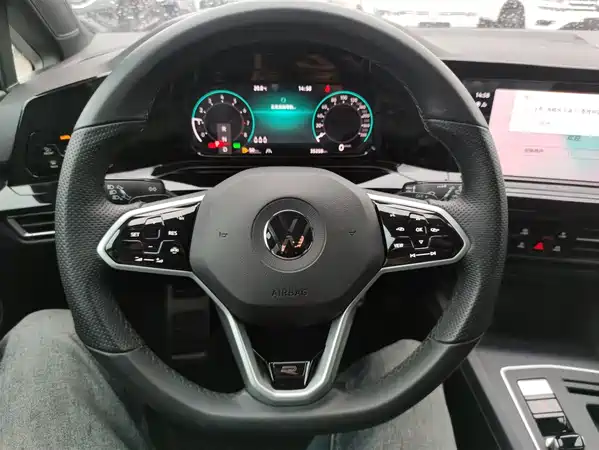 Volkswagen Golf 2023