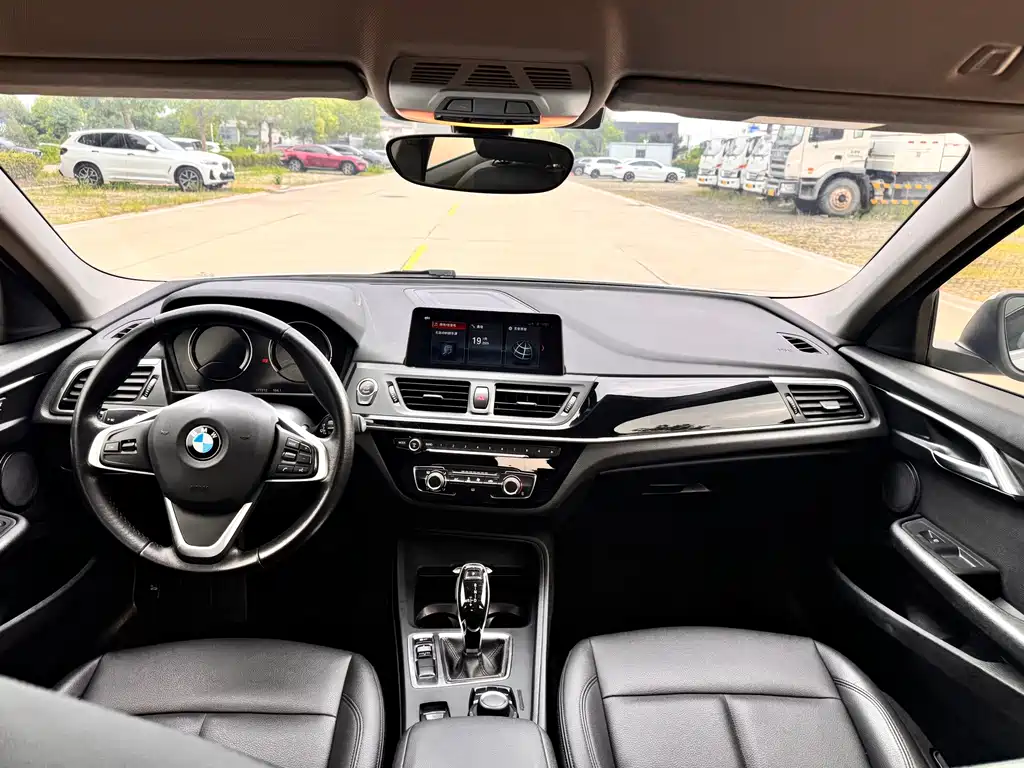 BMW 1 Series 2020 — фото 10