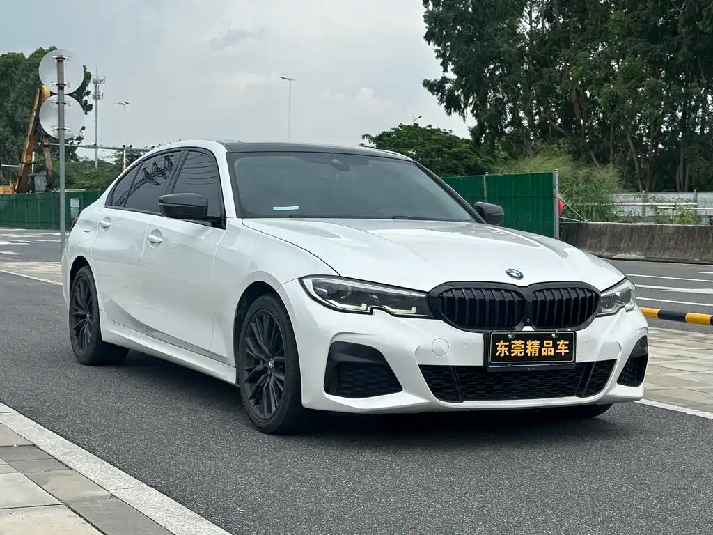 BMW 3 Series 2019 — фото 1