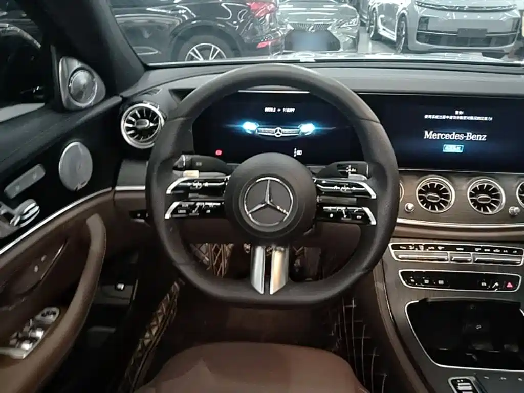 Mercedes-Benz E-Class 2020 — фото 11