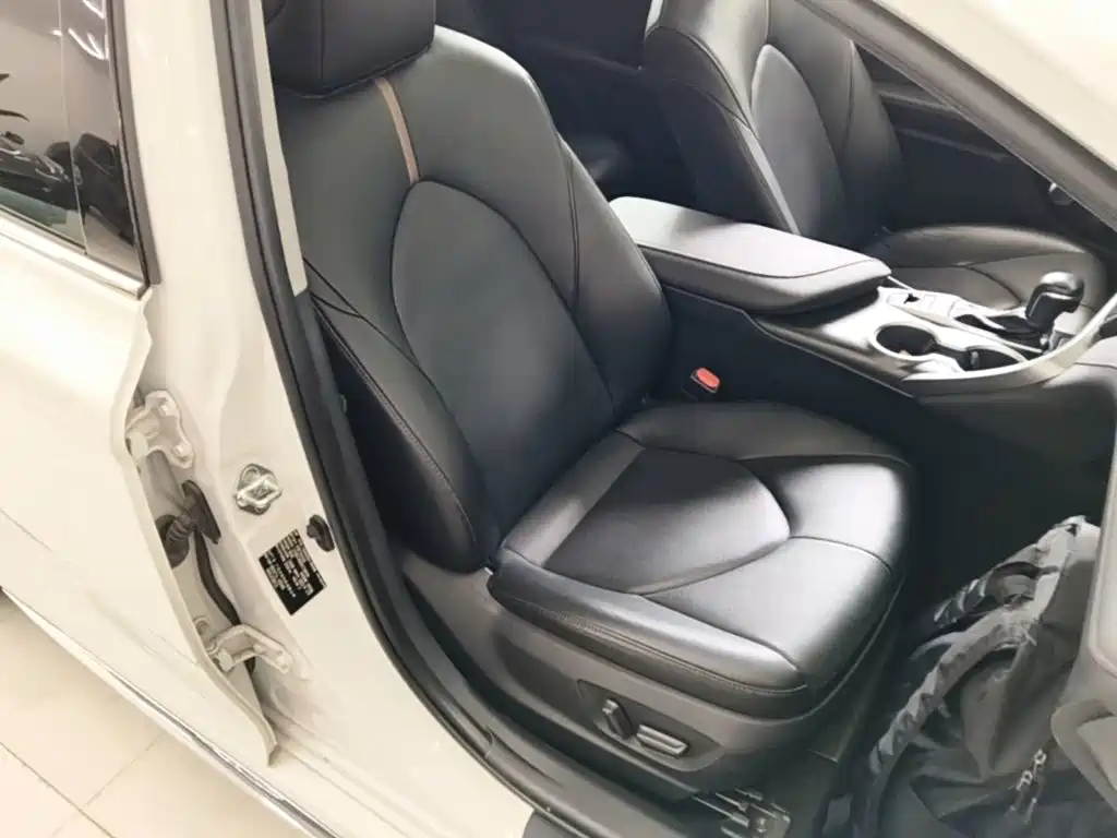 Toyota Camry 2023 — фото 25