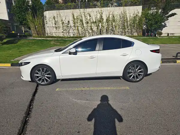 Mazda 3 Axela 2022