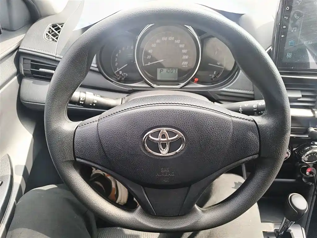 Toyota Yaris L 2020 — фото 11