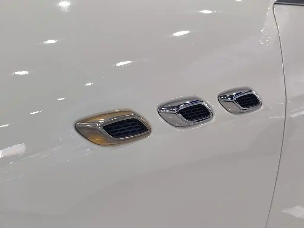 Maserati Levante 2019 — фото 14