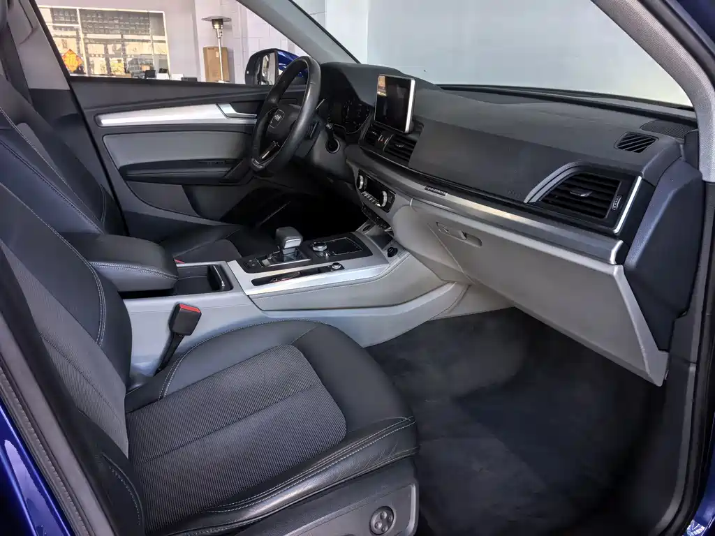 Audi Q5L 2019 — фото 16
