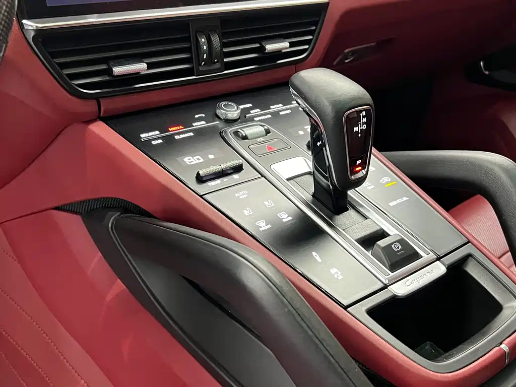 Porsche Cayenne Hybrid 2022 — фото 18