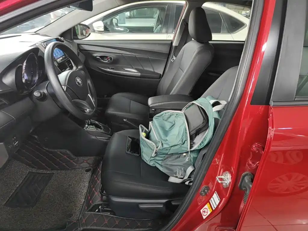 Toyota Yaris L 2017 — фото 15