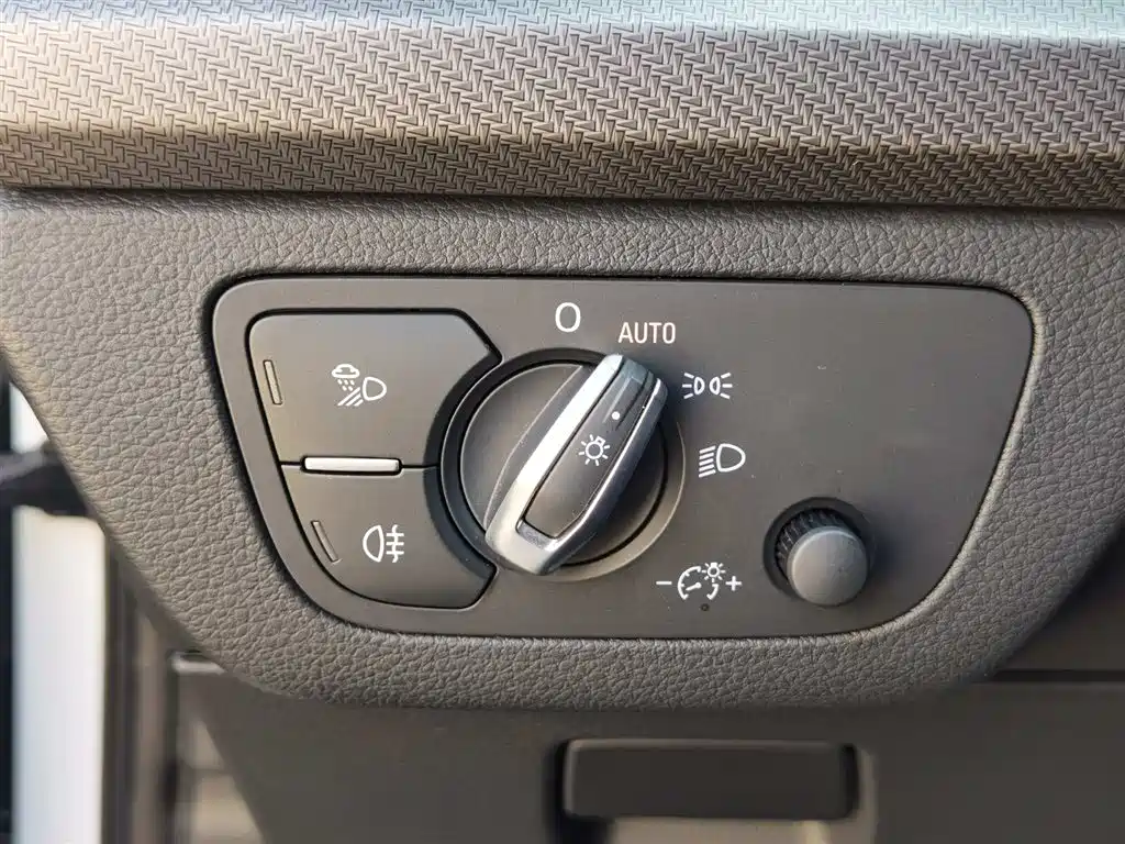 Audi Q5L Sportback 2023 — фото 15