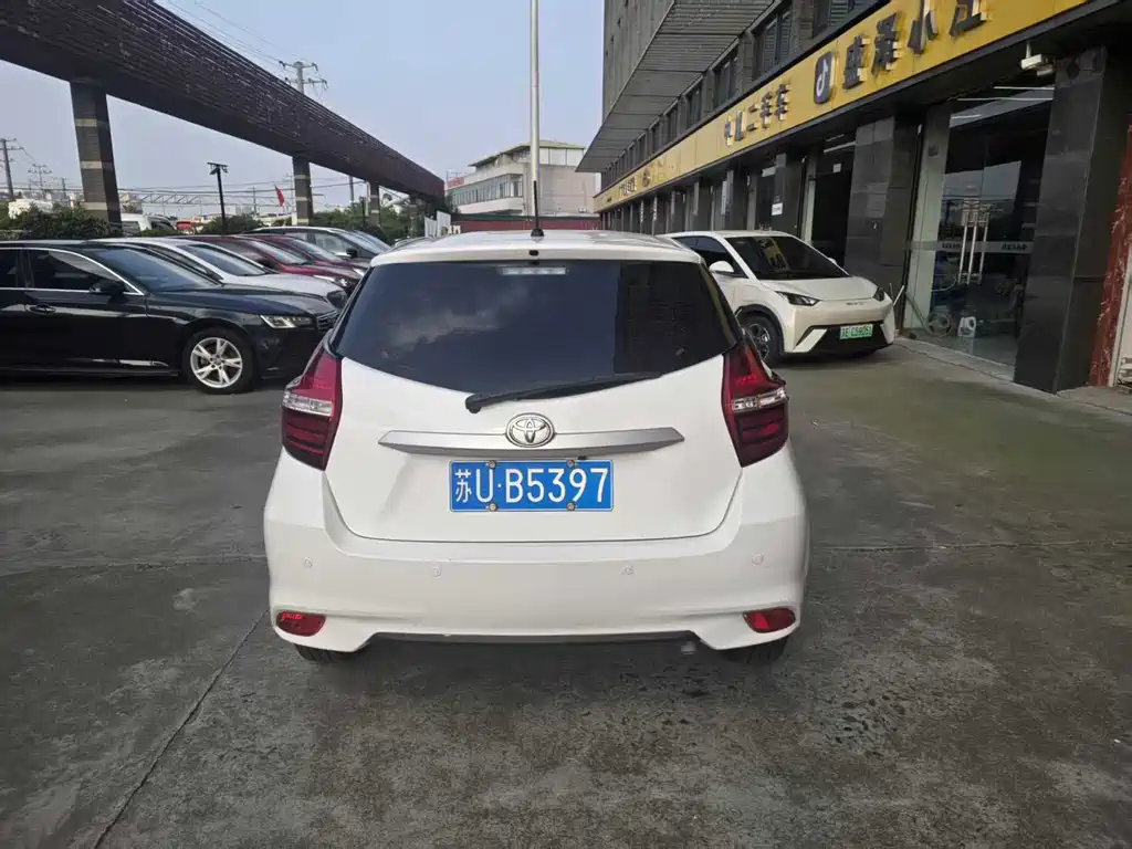 Toyota Yaris L 2022