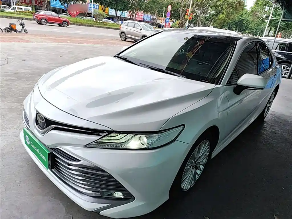 Toyota Camry 2020 — фото 1