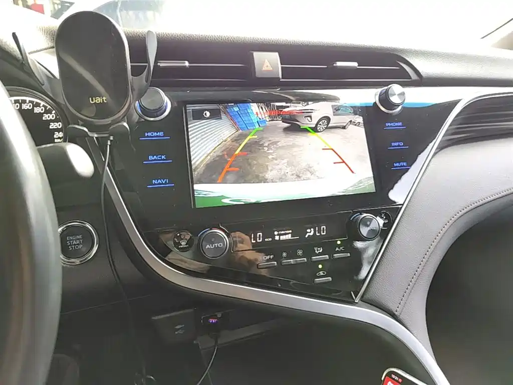 Toyota Camry 2020 — фото 13