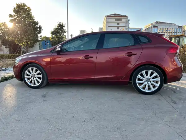 Volvo V40 2015