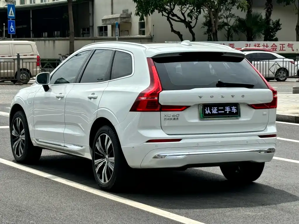 Volvo XC60 PHEV 2022 — фото 4