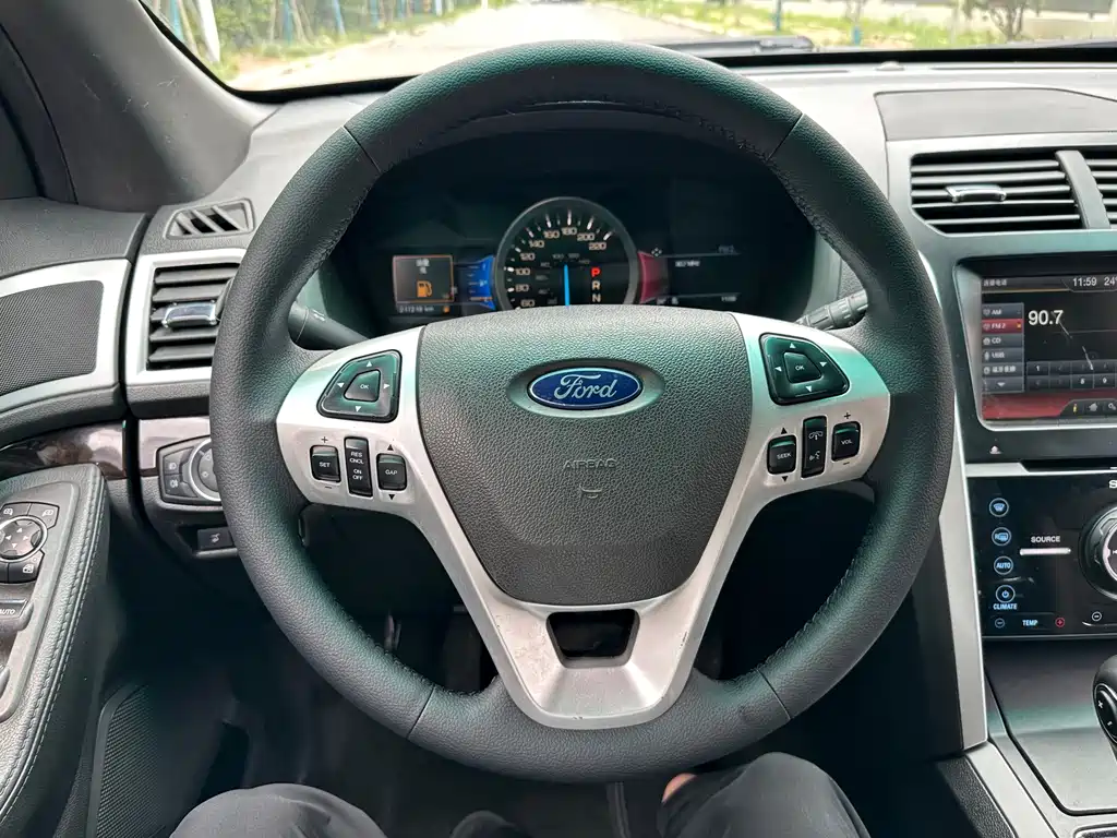 Ford Explorer 2015 — фото 19