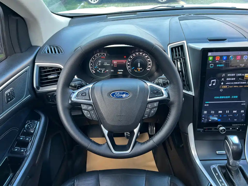 Ford Edge 2016 — фото 15